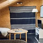 Standard 4 - Private Bathroom - Heiti