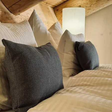 Bed & Breakfast Standard 4 - Heiti